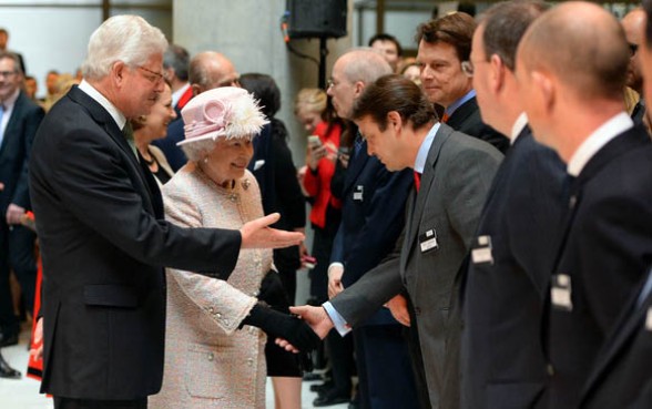 Queen visits Lloyd's